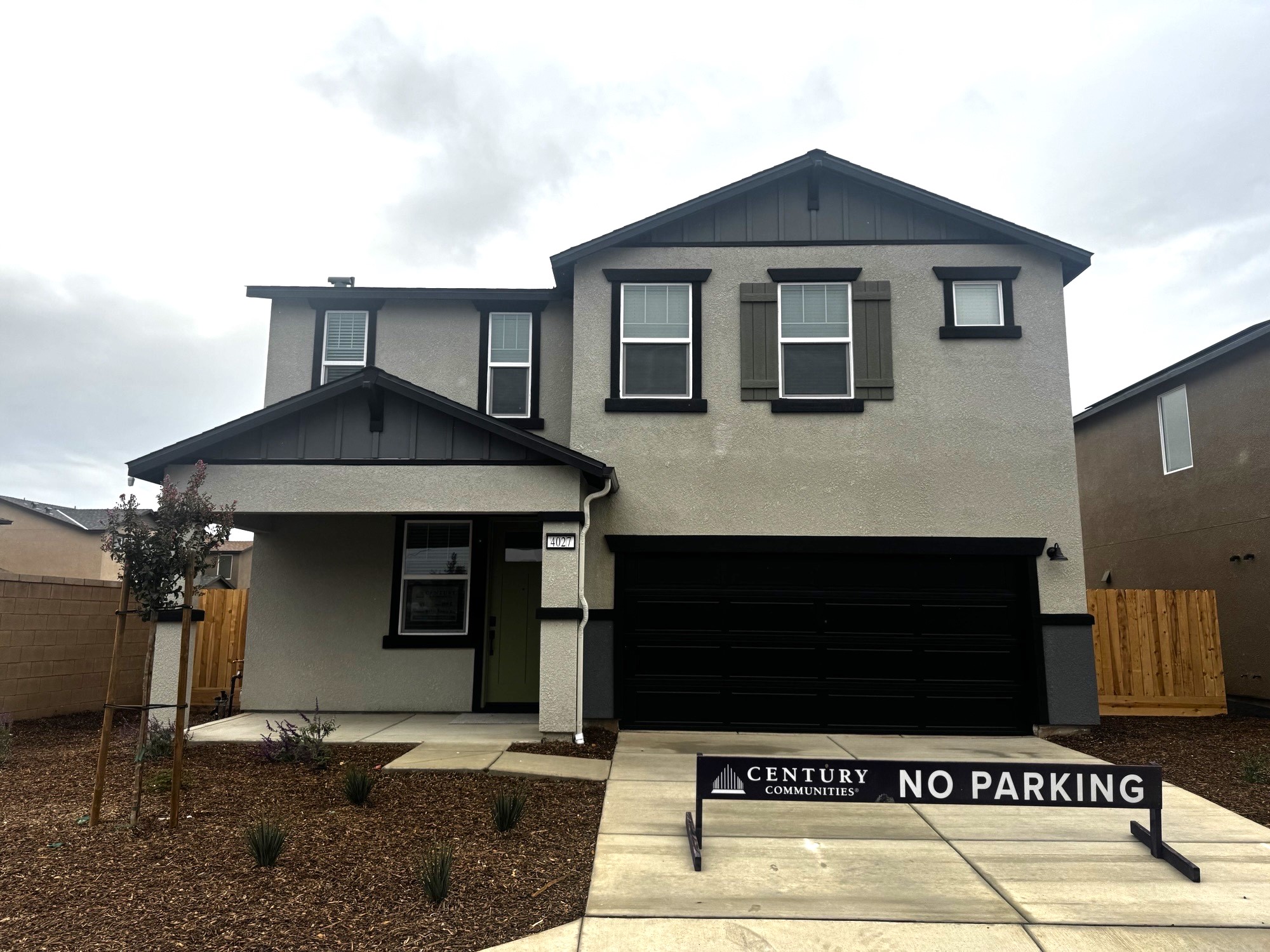 0084 4027 N Rosalia Avenue