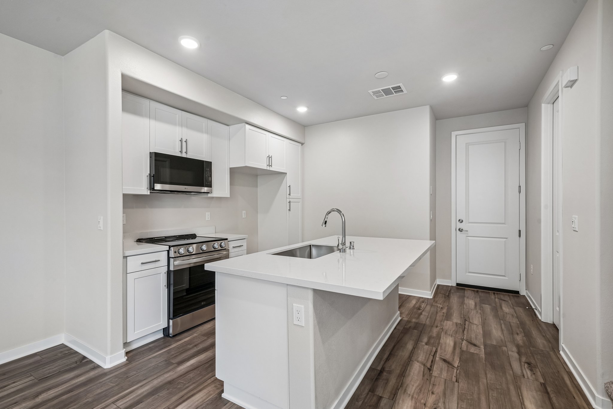 A kitchen with white cabinets.