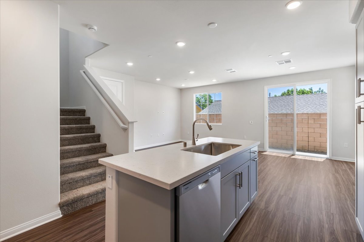 0023 1406 Rue Court