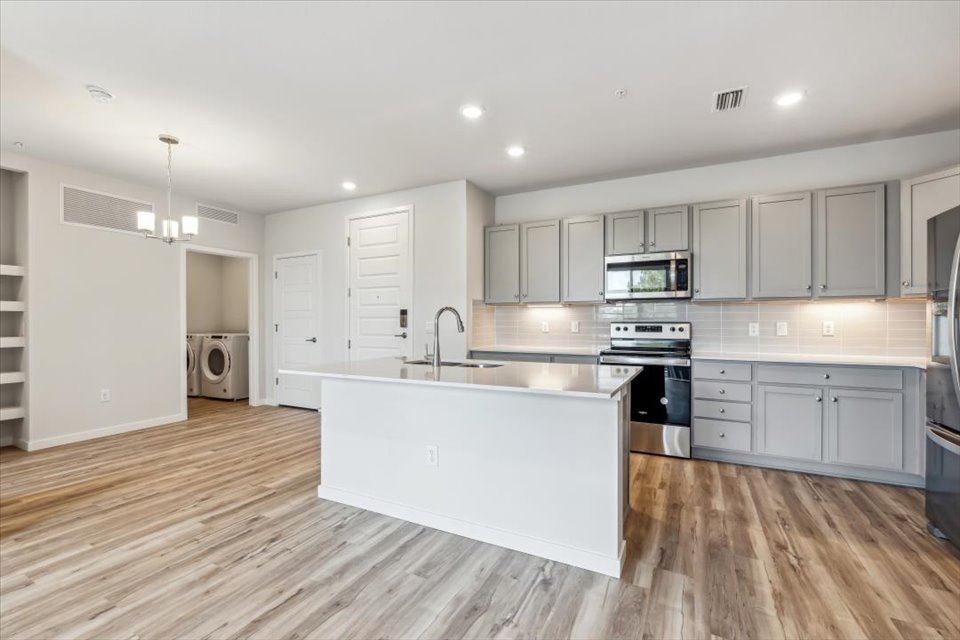 2304 485 Interlocken Blvd., #304