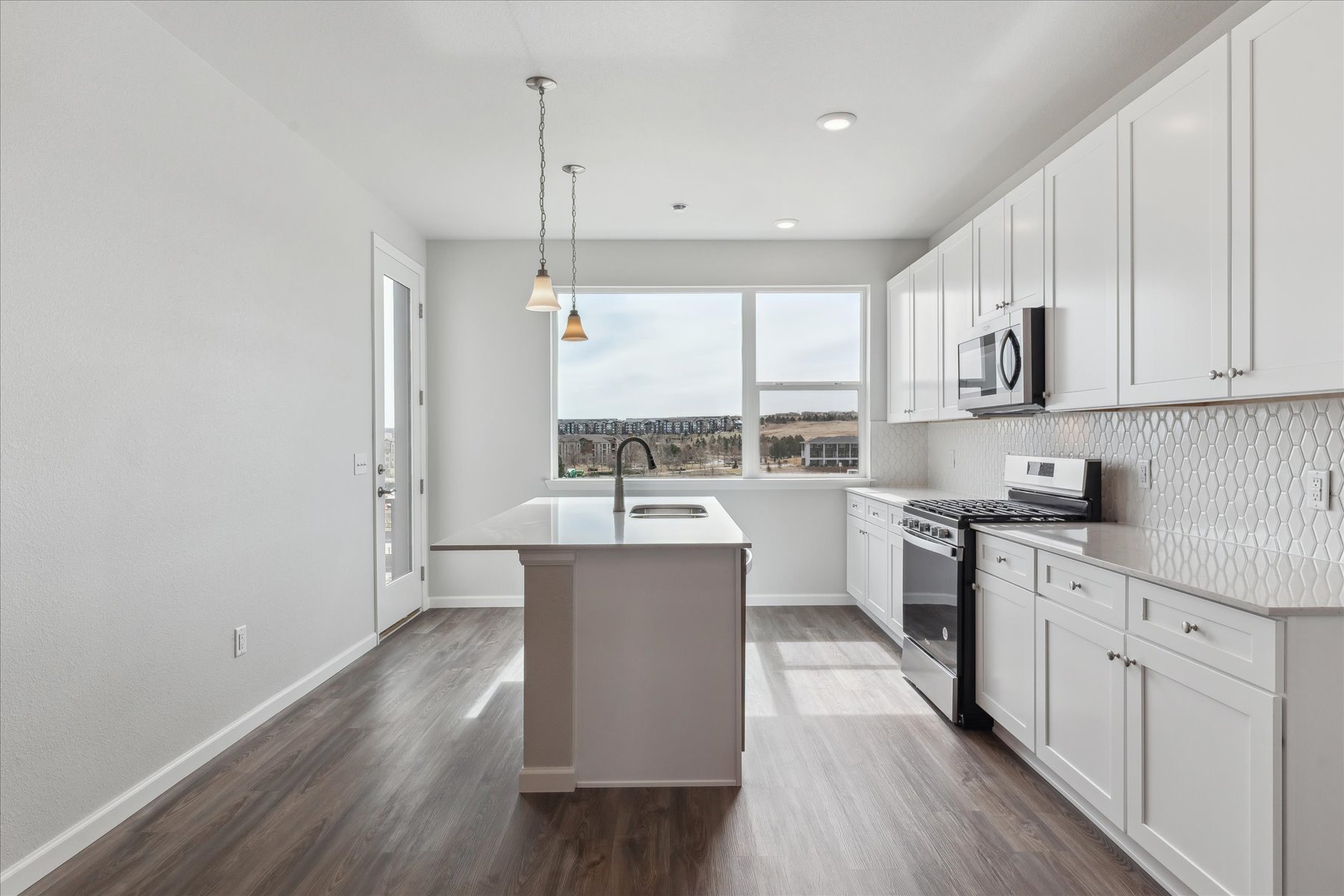 0060 453 Interlocken Blvd., 101