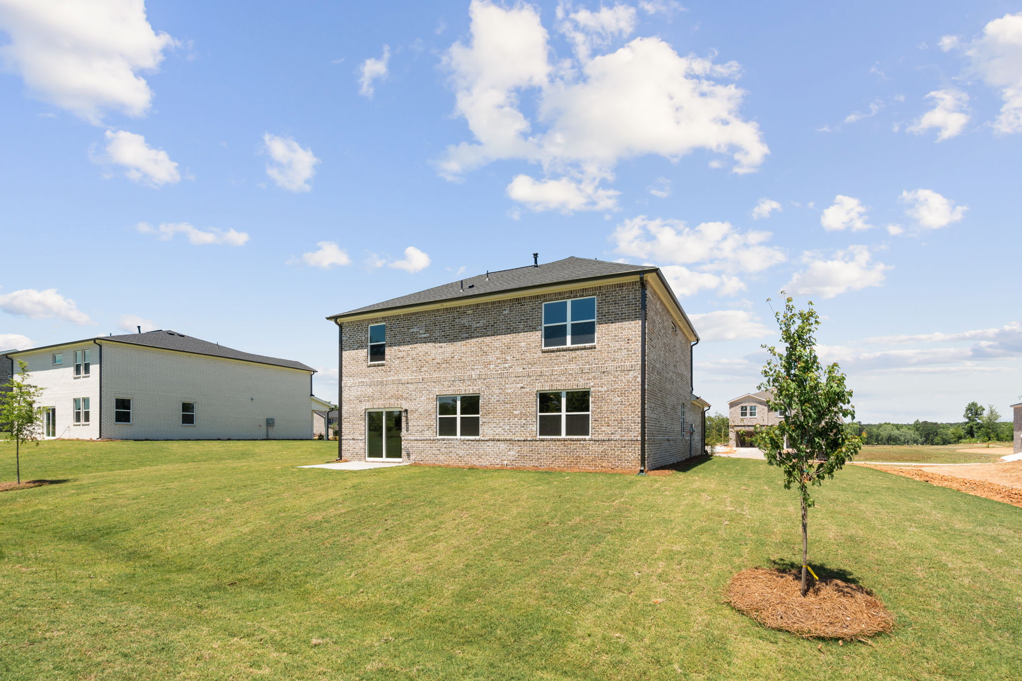 A building in a grassy field.