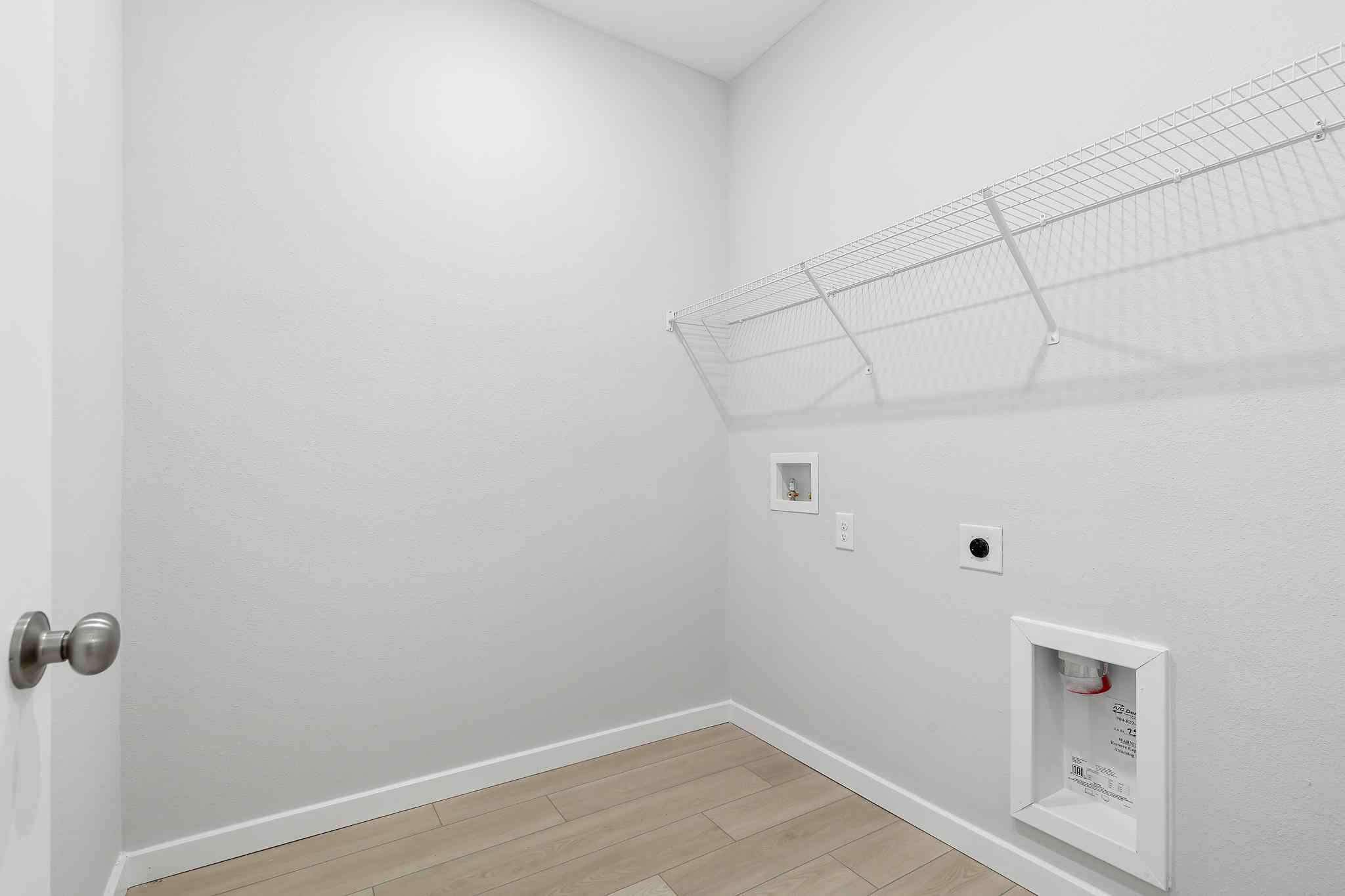 A white room with a vent and a vent.