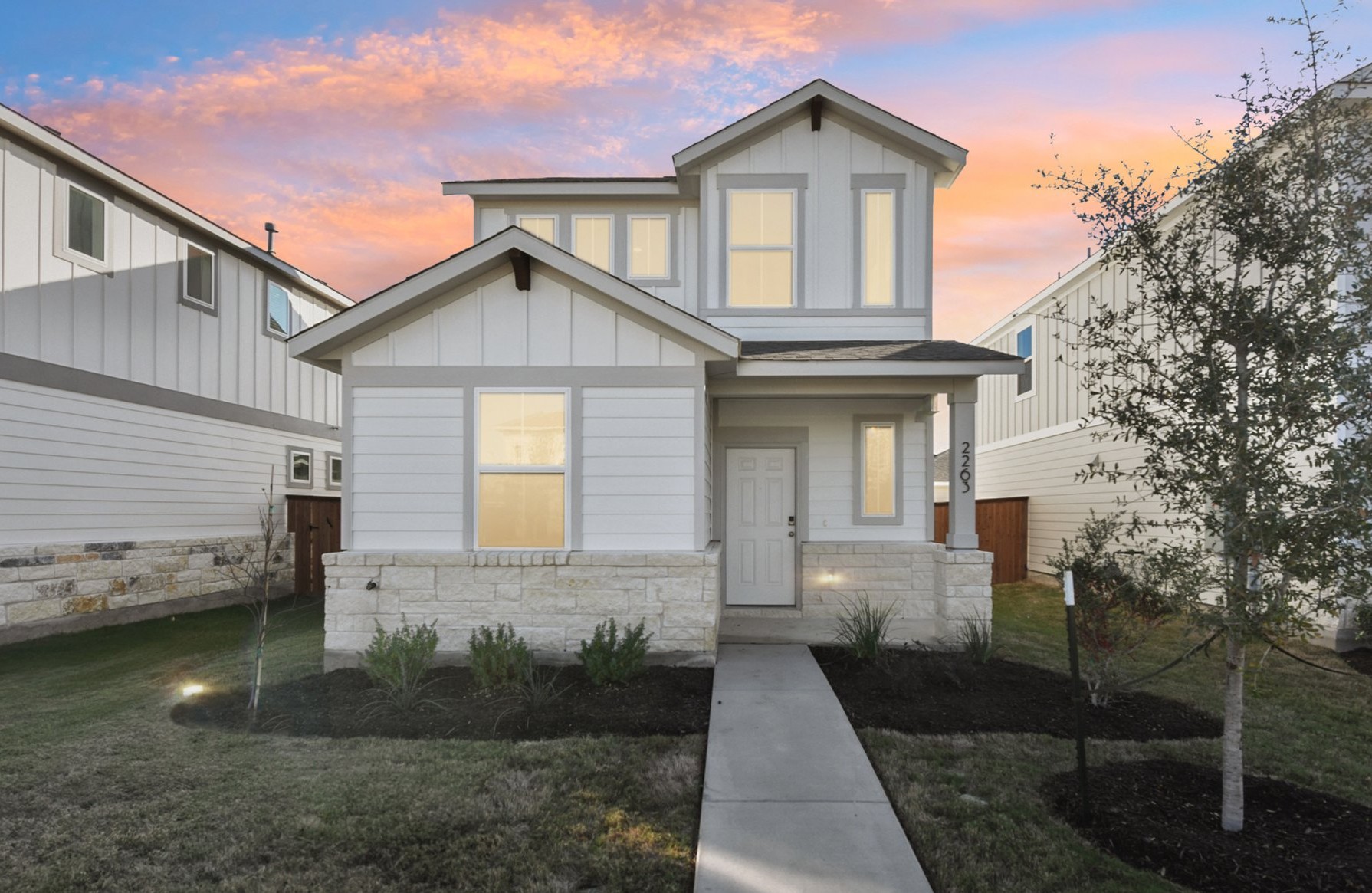 17B3 2263 Oscar Eli Place