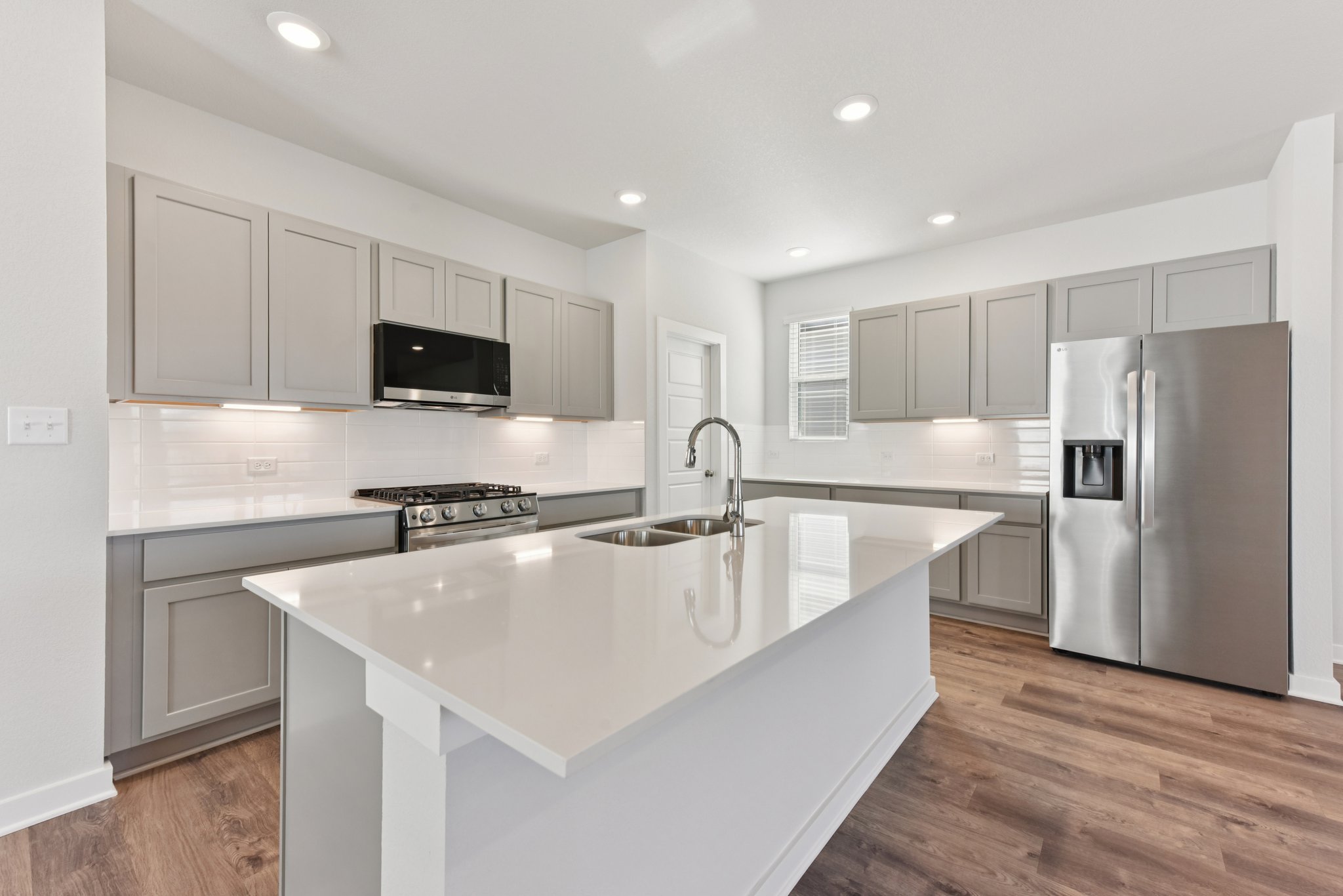 A kitchen with white cabinets.