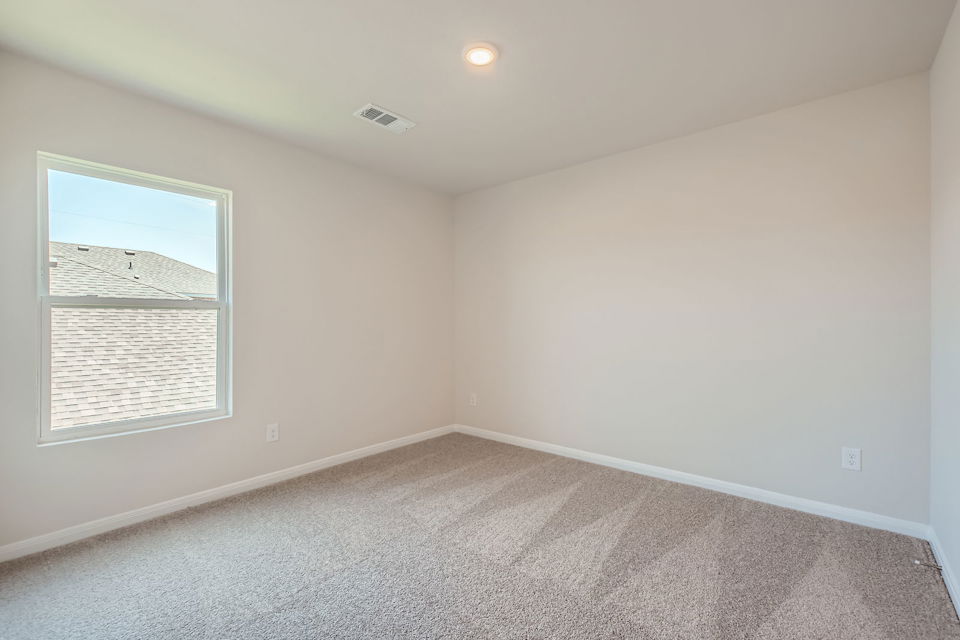 A room with a carpet and windows.