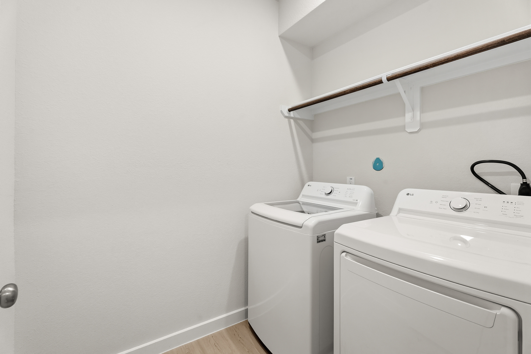 A white washing machine.